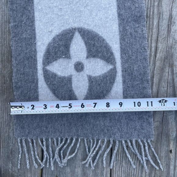 LOUIS VUITTON LV Logo Long Muffler 75% Lambswool 25% Angora Gray - Picture 7 of 7